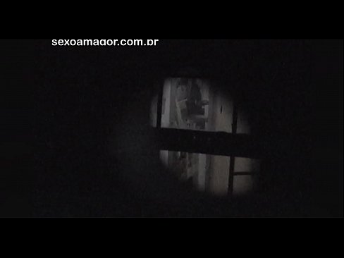 ❤️ Blondiin saab salaja videolevi naabruskonna voyeuri poolt peidetud õõnsate telliskivide taha peidetud Porno fb at us et.rexporn-com.ru ❤
