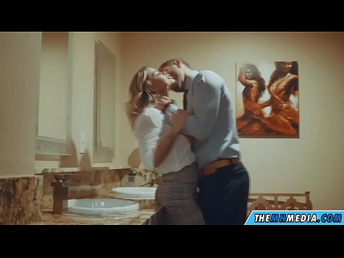 ❤️ Kui rinnakas blondiin võrgutab sind avalikus tualettruumis Porno fb at us et.rexporn-com.ru ❤